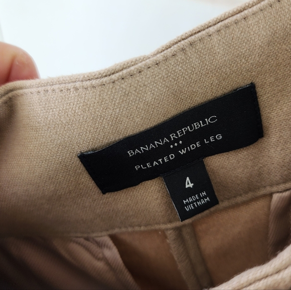 Banana Republic Pleated Wide Leg Tan Pants - Picture 9 of 10